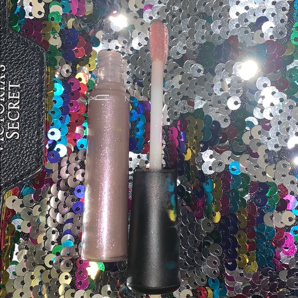 SOLD MAC lipglass in “interspacial” - Picture 3 of 5